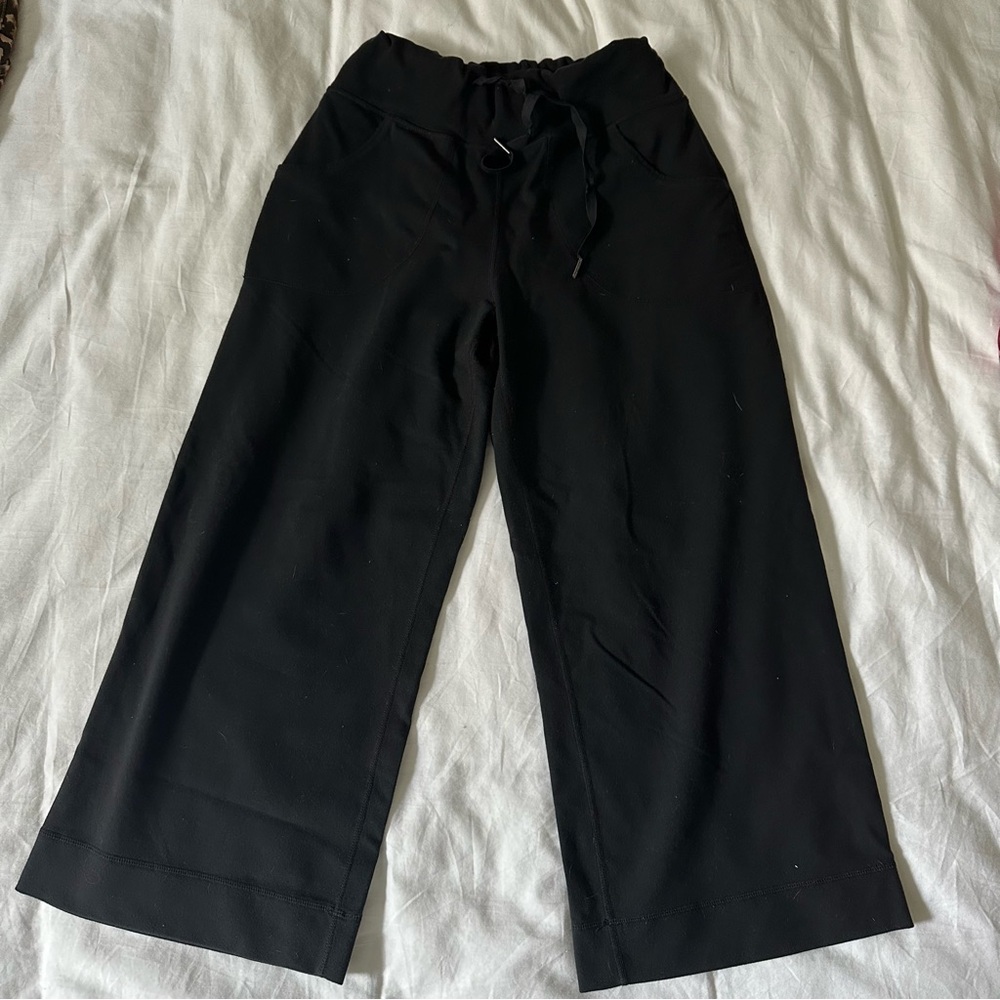 Lululemon High-Rise Wide-Leg Cropped Pant